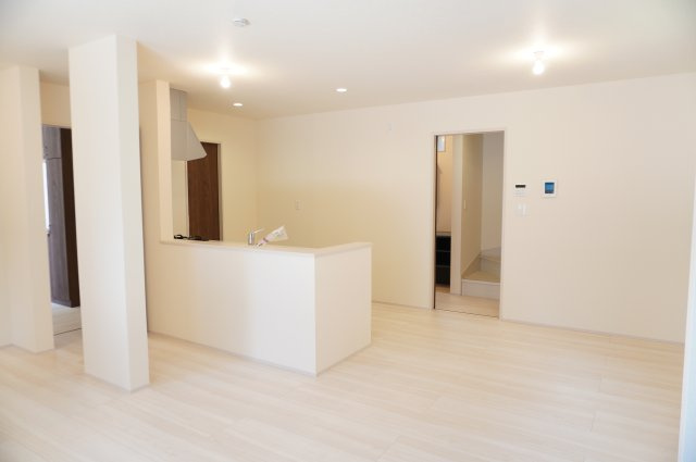 草加市旭町5丁目 新築分譲住宅の居間・リビング