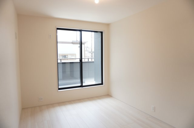 草加市旭町5丁目 新築分譲住宅の洋室|6.5帖（東側）