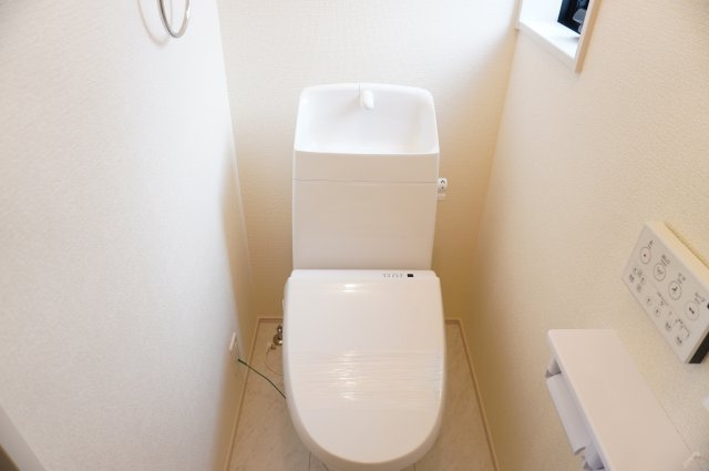 草加市旭町5丁目 新築分譲住宅のトイレ
