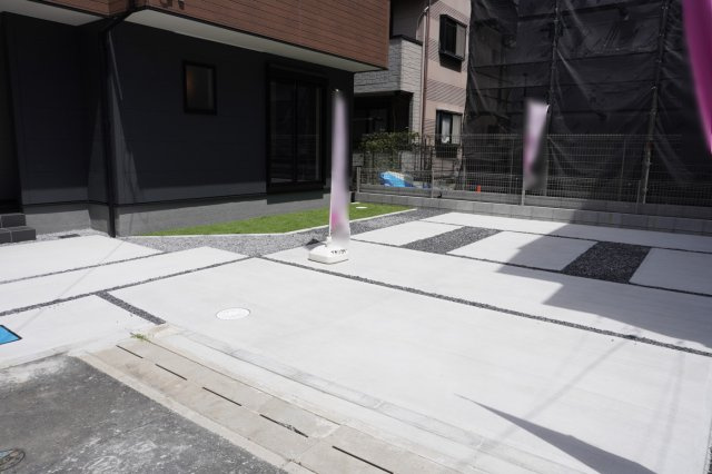 草加市旭町5丁目 新築分譲住宅の駐車場