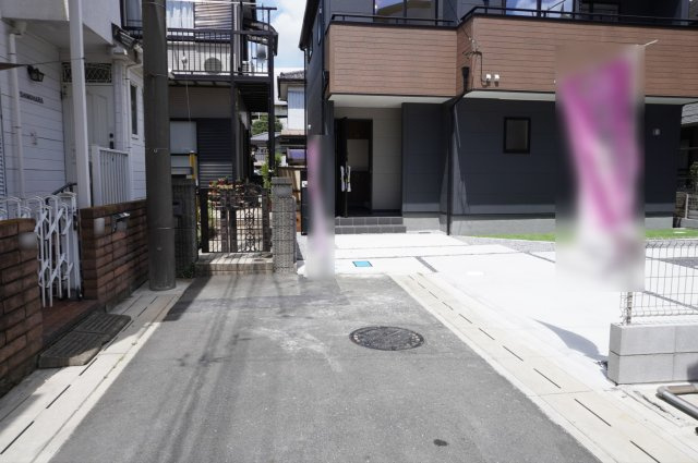 草加市旭町5丁目 新築分譲住宅の前面道路含む現地写真