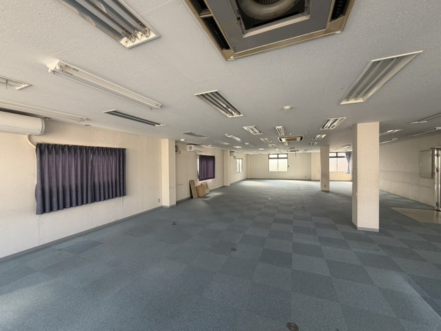 花輪第一ビルの内装