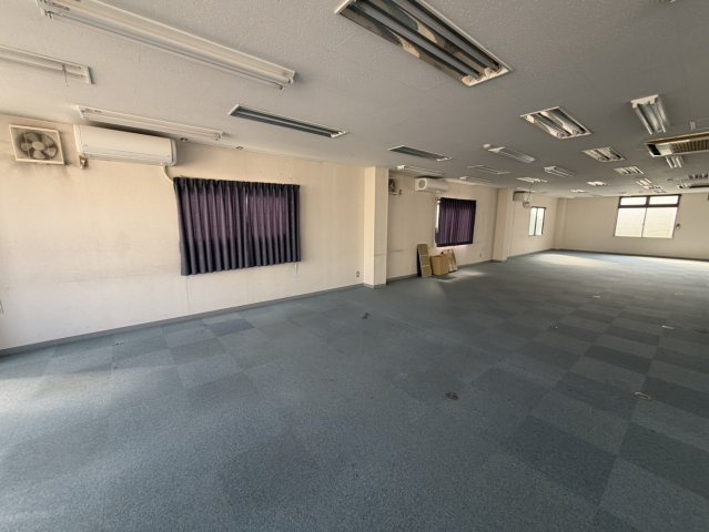花輪第一ビルの内装