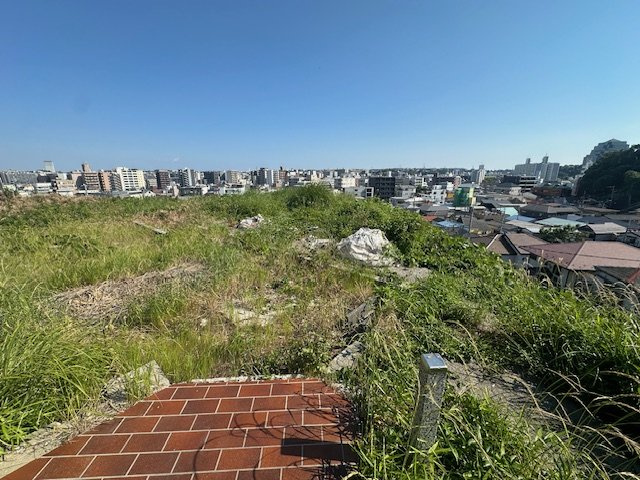 理屈は要らない！広さは正義！横浜の絶対的眺望が織りなす土地。理論値では延床８００㎡の超バカデカな建物も建築出来る！それが、【保土ケ谷区宮田町』売地の外観