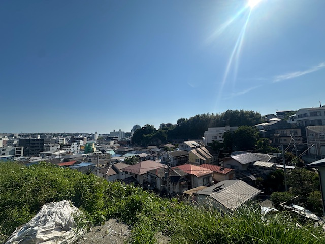 理屈は要らない！広さは正義！横浜の絶対的眺望が織りなす土地。理論値では延床８００㎡の超バカデカな建物も建築出来る！それが、【保土ケ谷区宮田町』売地の展望