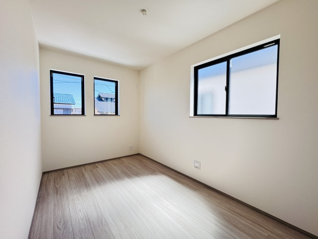 松戸市常盤平西窪町新築戸建【常盤平第三小学校:5分】の洋室|5.62帖洋室