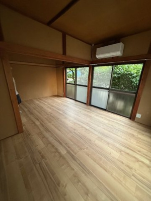 【洋室】 | ひかり荘 | 洋室約10.5帖　クッションフロア新規貼付しました。広々とした空間です。