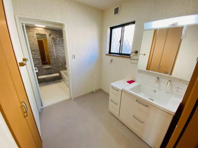 ふじき野３丁目　中古戸建ての独立洗面台