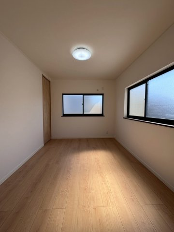 門真市上野口町の洋室|部屋数も多いのでご家族が多い方でも安心です！
