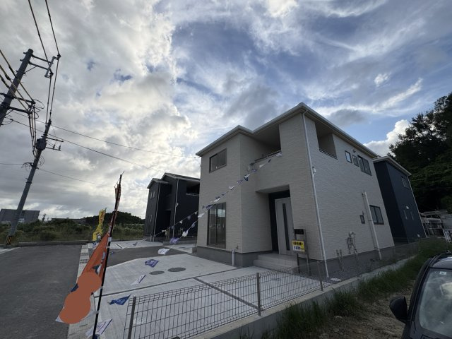 うるま市前原（全10棟）8号棟の外観|8号棟　並列駐車2台可♪