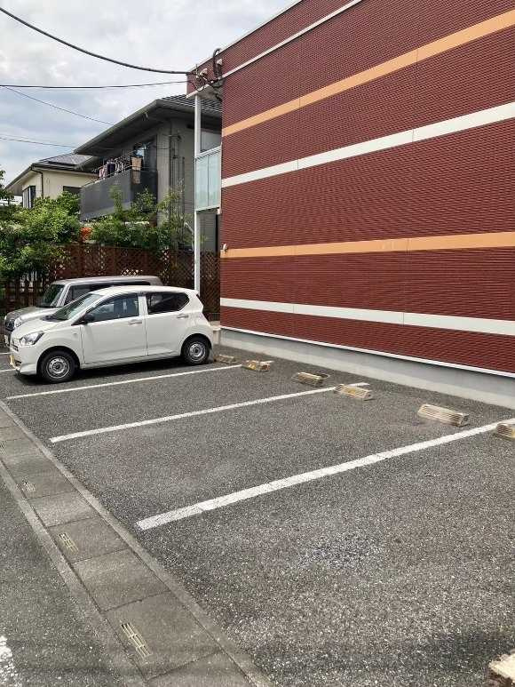 レオネクストノワールⅡの駐車場
