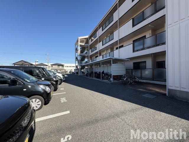 ニューサンライズの駐車場