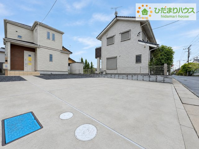 ひたちなか市相金町　新築戸建　A号棟の駐車場|ゆったりとしたカースペースで、ファミリーカーや軽自動車もラクラク駐車出来ますね♪