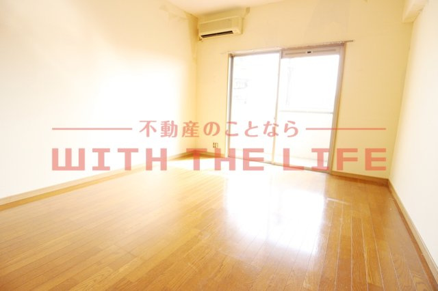 ネバーランドII【キャッシュバック対象物件】の居間・リビング|使いやすい居間です