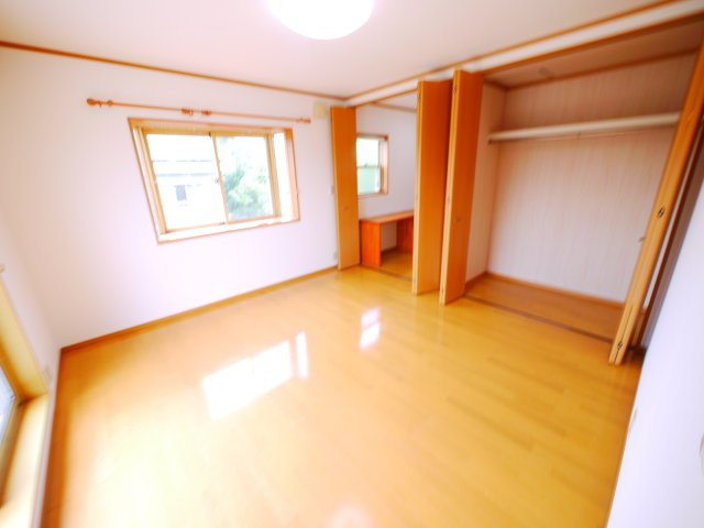 茂原市六ツ野　中古戸建の洋室|内外装リフォーム済み令和8年4月 オール電化 上下水 カーポート2台 スーパーナリタヤ徒歩約22分