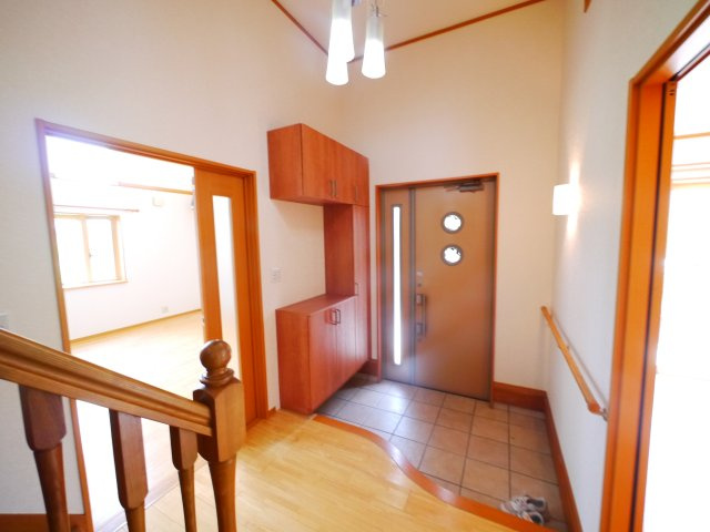 茂原市六ツ野　中古戸建の玄関|内外装リフォーム済み令和8年4月 オール電化 上下水 カーポート2台 スーパーナリタヤ徒歩約22分