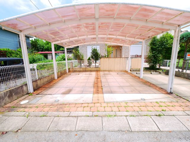 茂原市六ツ野　中古戸建の駐車場|内外装リフォーム済み令和8年4月 オール電化 上下水 カーポート2台 スーパーナリタヤ徒歩約22分