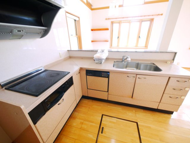 茂原市六ツ野　中古戸建のキッチン|内外装リフォーム済み令和8年4月 オール電化 上下水 カーポート2台 スーパーナリタヤ徒歩約22分