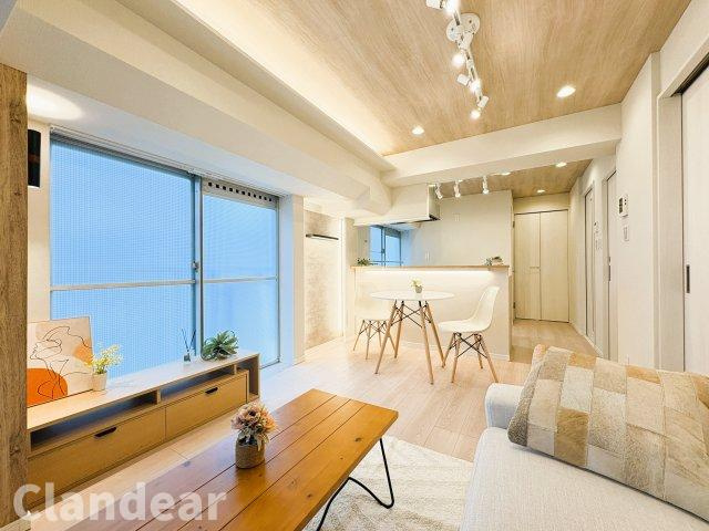 ヴィラロイヤル両国の居間・リビング|ドキドキの新生活も、安心してスタート。ぴったりの住まいを見つけませんか？クランディアが一緒に住まい選びをサポートします‼　まずは、お気軽にお問合せください　＃クランディア