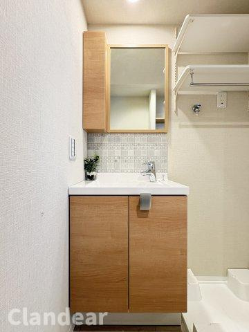 ヴィラロイヤル両国の独立洗面台|ドキドキの新生活も、安心してスタート。ぴったりの住まいを見つけませんか？クランディアが一緒に住まい選びをサポートします‼　まずは、お気軽にお問合せください　＃クランディア