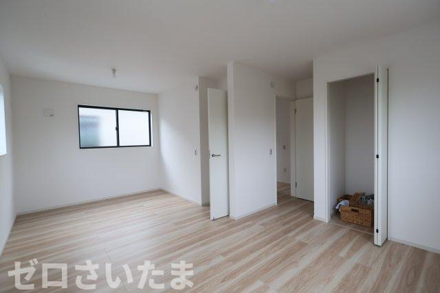 《仲介手数料無料》久喜市野久喜395新築一戸建てリガーレの洋室|6.5帖と4.7帖のお部屋。将来はお部屋を区切ることもできます。