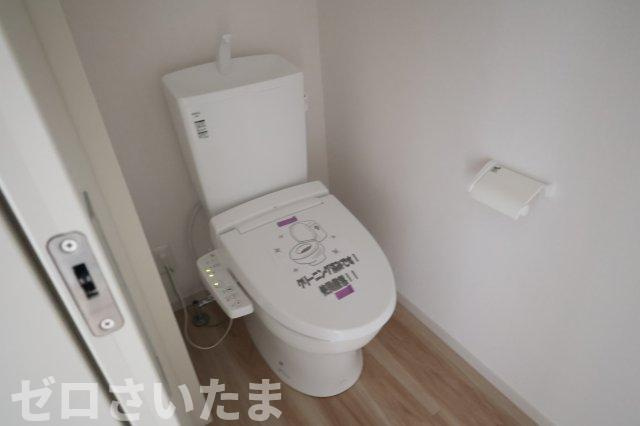 《仲介手数料無料》久喜市野久喜395新築一戸建てリガーレのトイレ|2階