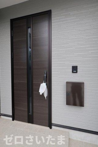 《仲介手数料無料》久喜市野久喜395新築一戸建てリガーレの玄関
