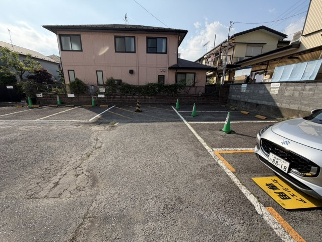 花輪第一ビルの駐車場