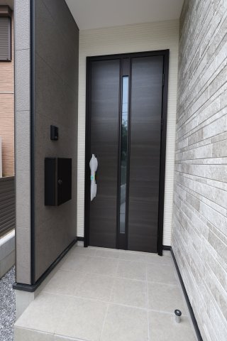 《仲介手数料無料》久喜市野久喜395新築一戸建てリガーレの玄関