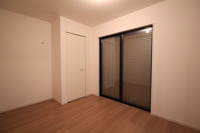 《仲介手数料無料》久喜市野久喜395新築一戸建てリガーレの洋室|1階 5帖