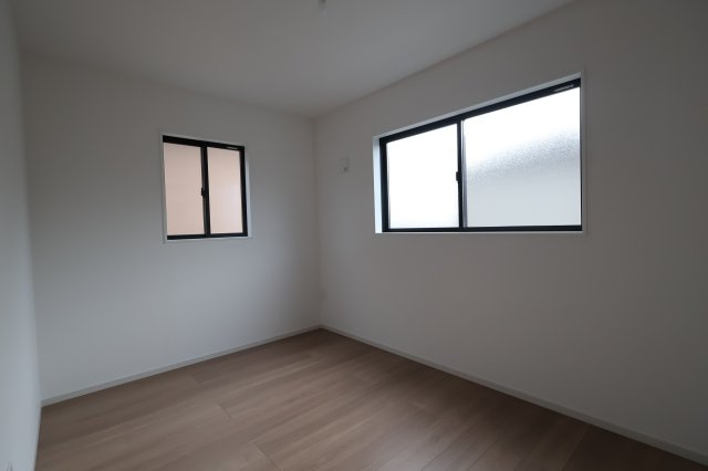 《仲介手数料無料》久喜市野久喜395新築一戸建てリガーレの洋室|2階 6帖
