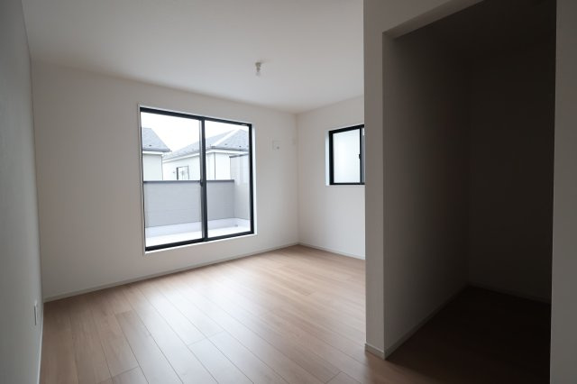 《仲介手数料無料》久喜市野久喜395新築一戸建てリガーレの洋室|2階 9帖