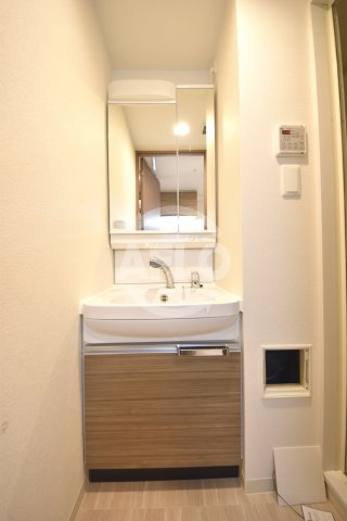 プレサンスOSAKA DOMECITYスクエアの洗面所|プレサンスOSAKA DOMECITYスクエア　洗面所