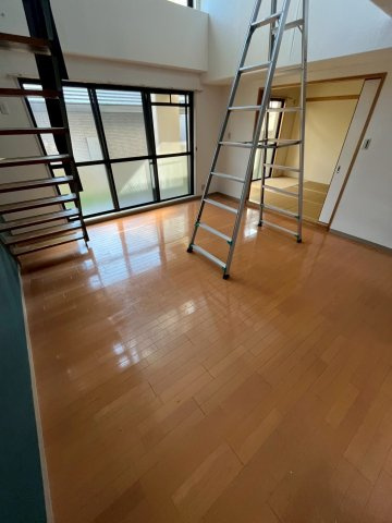 ロイヤルメゾン甲陽園2の居間・リビング