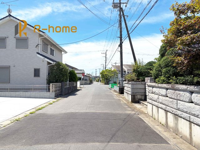 ひたちなか市相金町　新築戸建て　B号棟の前面道路含む現地写真|周辺環境も併せて案内致します♪
閑静な住宅地で笑顔あふれる新生活！
ぜひ現地へお越しください♪