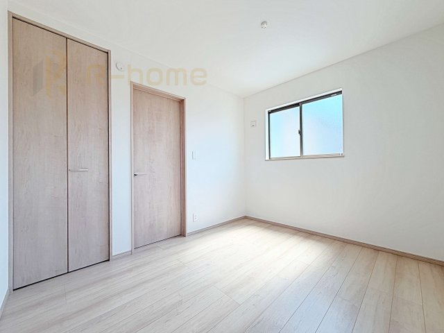 ひたちなか市相金町　新築戸建て　B号棟の洋室|どんな部屋家具も合わせやすいシンプルな洋室！
たっぷりの日差しと心地よい風が舞い込む住まい♪