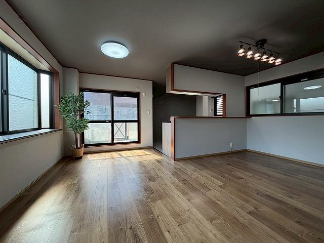 淀川区三津屋北1丁目　中古戸建の居間・リビング|リビングです