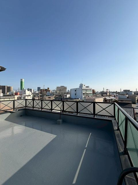 淀川区三津屋北1丁目　中古戸建のバルコニー|バルコニー付きです