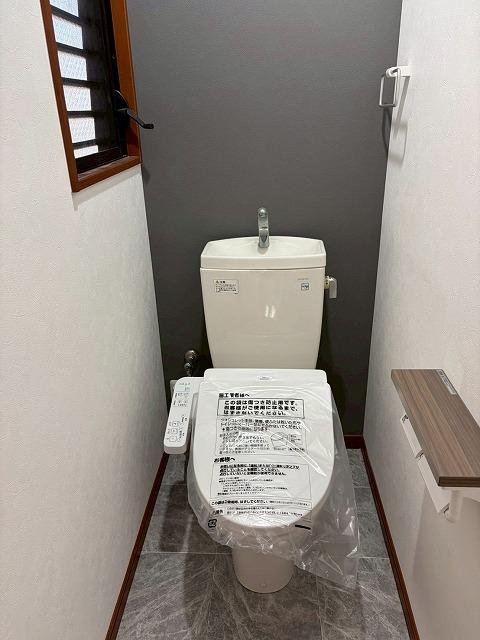 淀川区三津屋北1丁目　中古戸建のトイレ|落ち着いた色調のトイレです