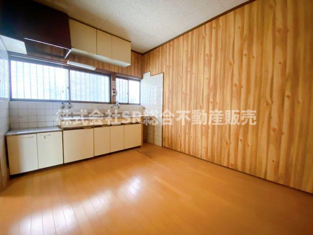 中石切町5丁目中古戸建のキッチン|ご家族で食卓を囲めるぐらいの広さはあります！
