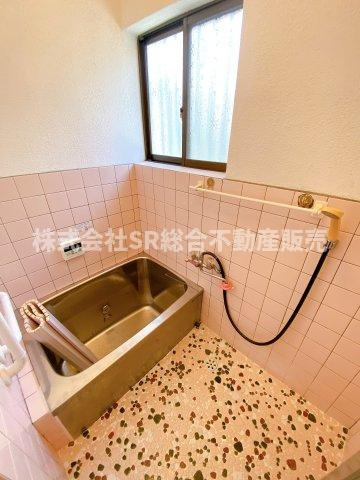 中石切町5丁目中古戸建の浴室|お風呂には窓もあり、換気がバッチリとできます☆