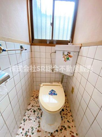 中石切町5丁目中古戸建のトイレ|温水洗浄便座付きトイレに交換のご希望があればご相談ください！弊社はリフォームも承っております。