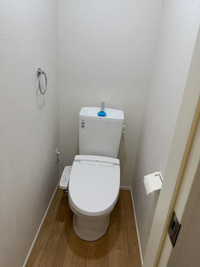 板橋区前野町6丁目　中古戸建のトイレ|現地写真

現地ご見学希望・資料請求などお気軽にお問い合わせ下さい！
03-5990-5201