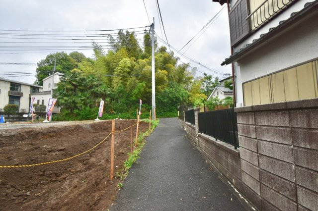 板橋区西台2丁目　新築戸建　全3棟の前面道路含む現地写真|2026.05.21撮影

現地ご見学希望・資料請求などお気軽にお問い合わせ下さい！
03-5990-5201