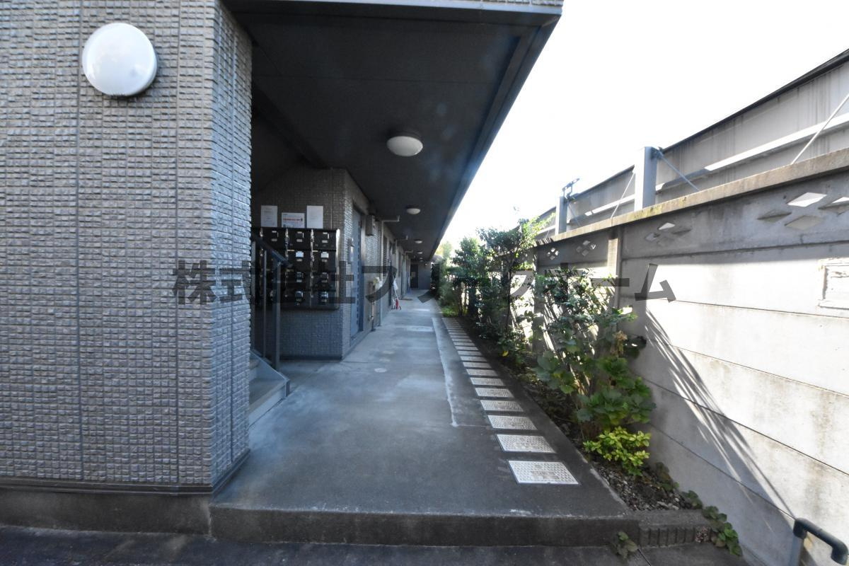 武蔵野市関前３丁目の賃貸マンションのロビー