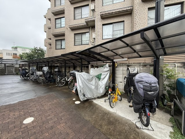武蔵野市関前３丁目の賃貸マンションの駐車場