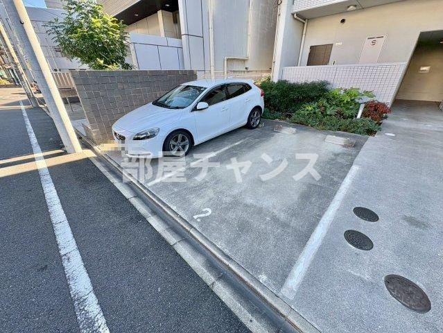 ルナ クレシエンテの駐車場
