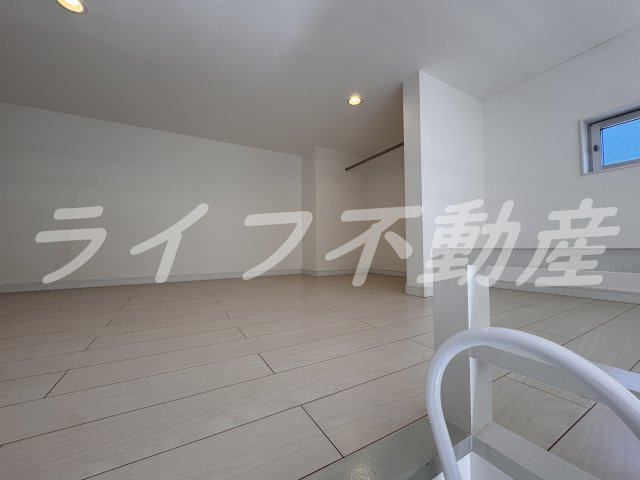  Attic宝持の洋室|使い勝手のいい洋室です