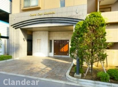 コニファーコート金町エアーレジデンスのエントランス|ドキドキの新生活も、安心してスタート。ぴったりの住まいを見つけませんか？クランディアが一緒に住まい選びをサポートします‼　まずは、お気軽にお問合せください　＃クランディア