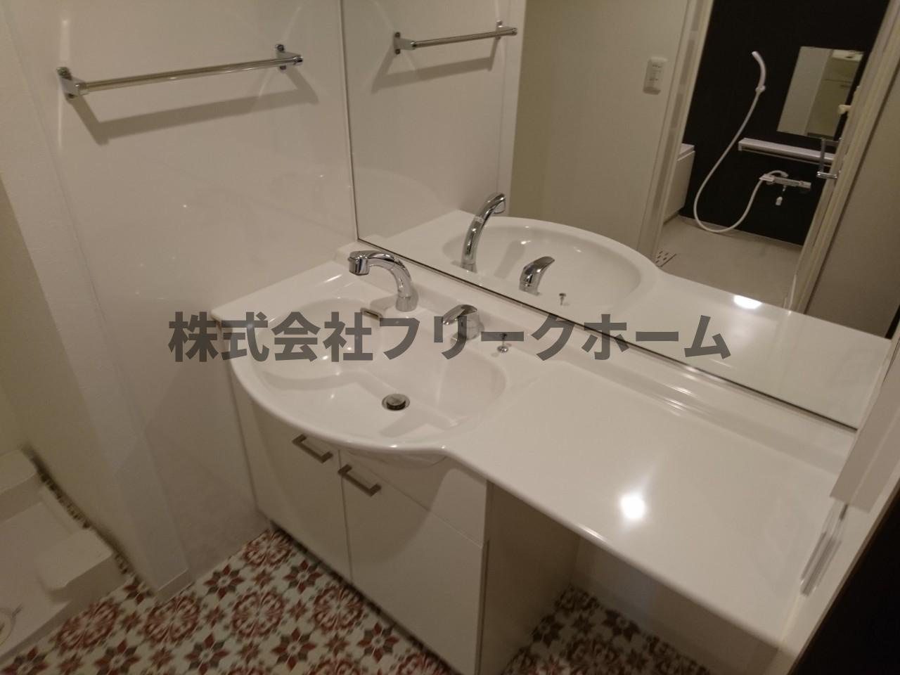三鷹市新川６丁目の賃貸マンションの洗面所